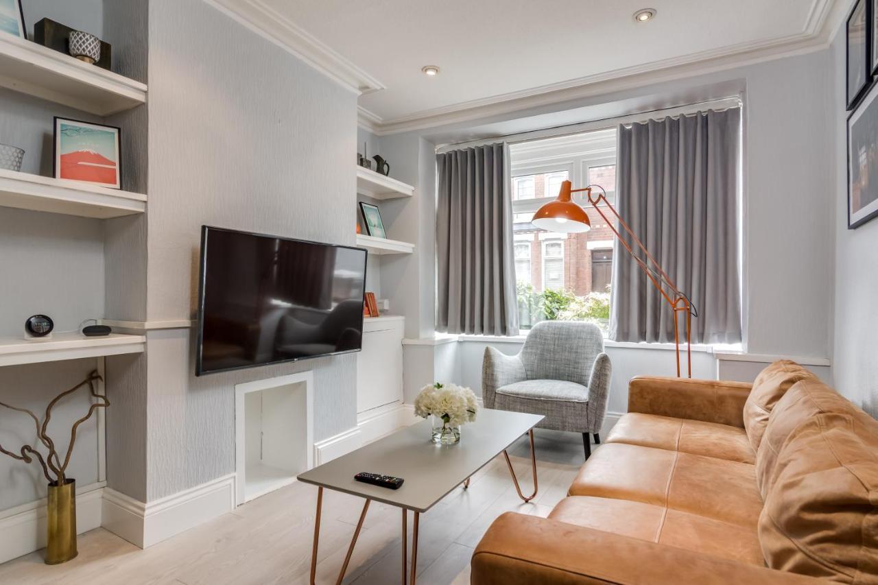Stylish Home With Smart Technology Белфаст Экстерьер фото