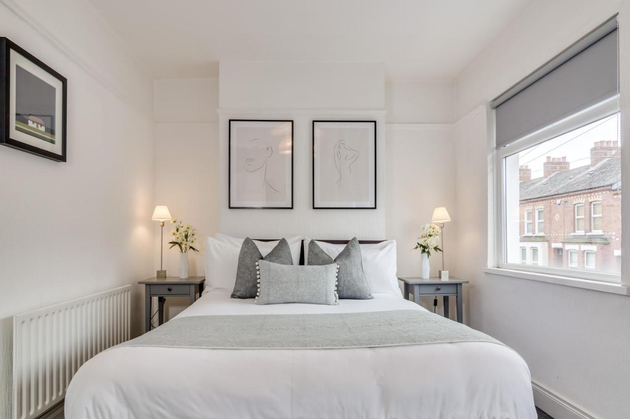Stylish Home With Smart Technology Белфаст Экстерьер фото